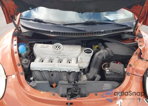 2010 Volkswagen New Beetle 2.5L Red Rock Edition z USA, uszkodzony, nr VIN 3VWRW3AG1AM034723